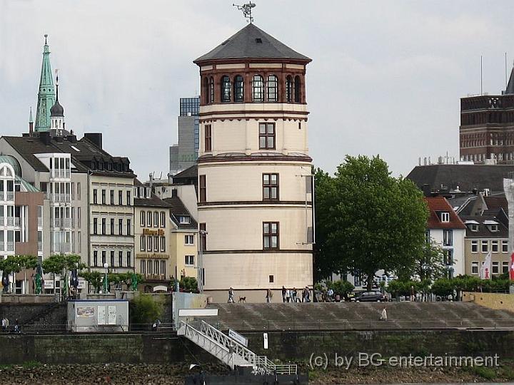 IMG_0184.JPG - Schlossturm, vom Oberkasseler Ufer aus gesehen
