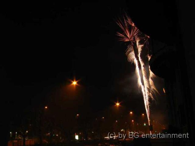 photo17.jpg - Silvester 2004/2005: Feuerwerk